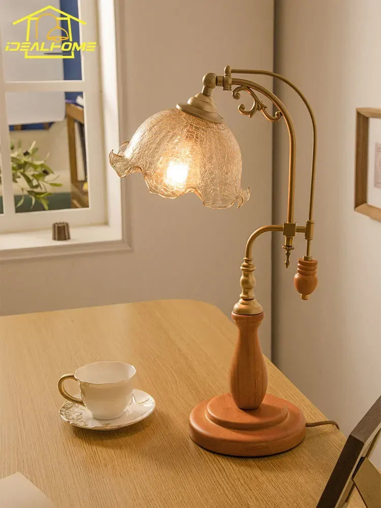 Lámpara de mesa clásica Vintage de diseño francés LED E27 Base de madera luces de escritorio de vidrio decoración del hogar dormitorio mesita de noche mesa de centro barra de estudio